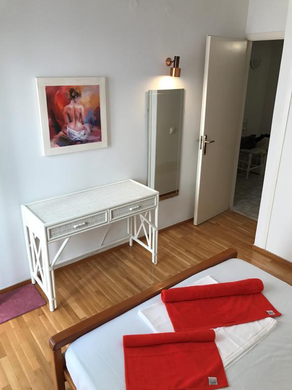 לוטראקי 100M From The Beach Cosy Apartment מראה חיצוני תמונה