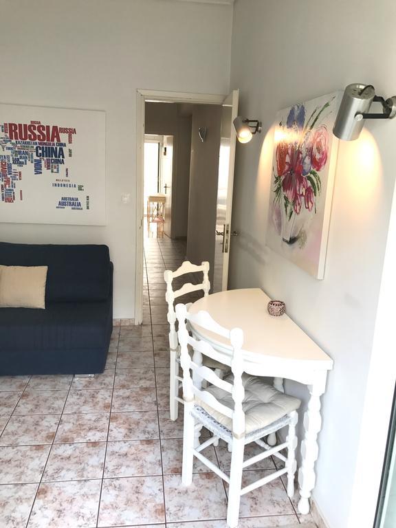 לוטראקי 100M From The Beach Cosy Apartment מראה חיצוני תמונה