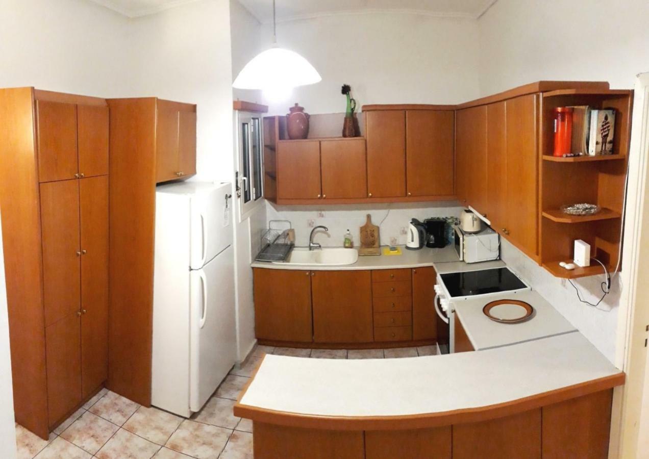 לוטראקי 100M From The Beach Cosy Apartment מראה חיצוני תמונה